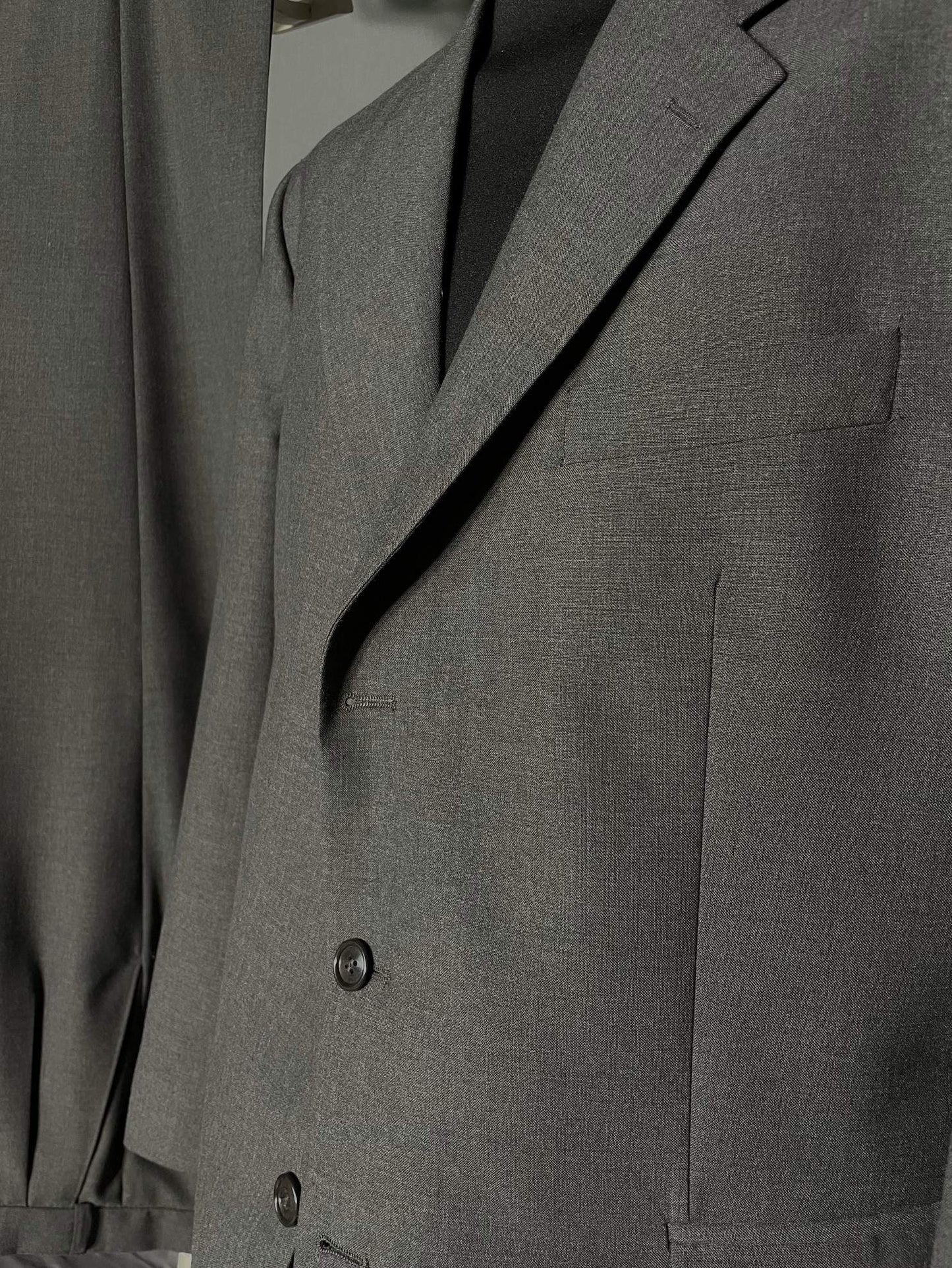 Anzug m. Dreiknopfsakko grau - 52/XL