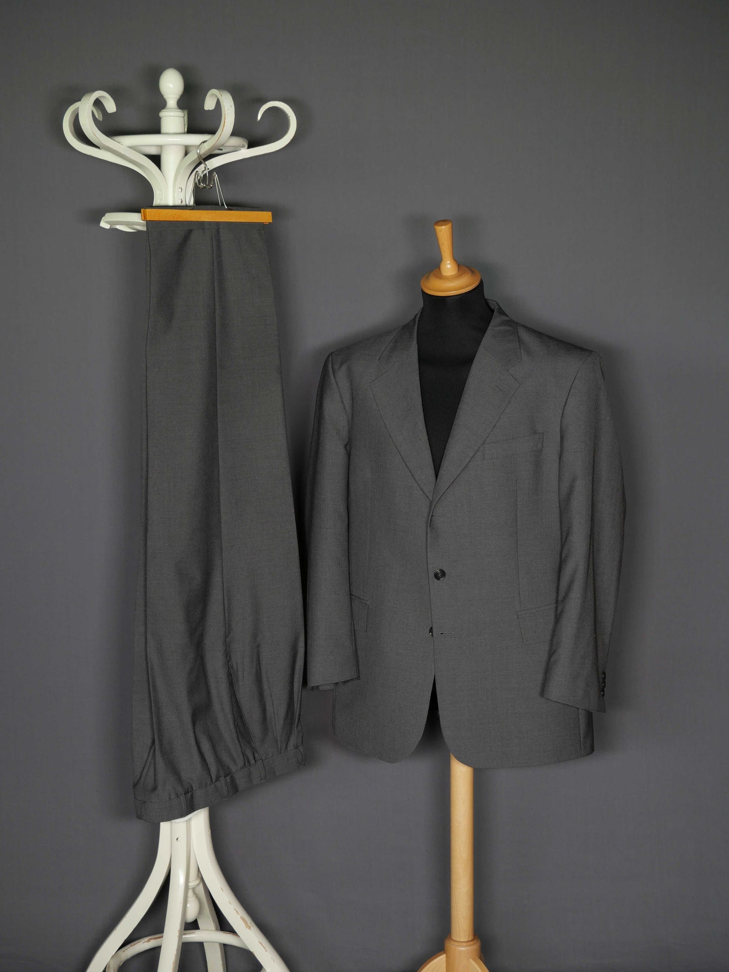 Anzug m. Dreiknopfsakko grau - 52/XL